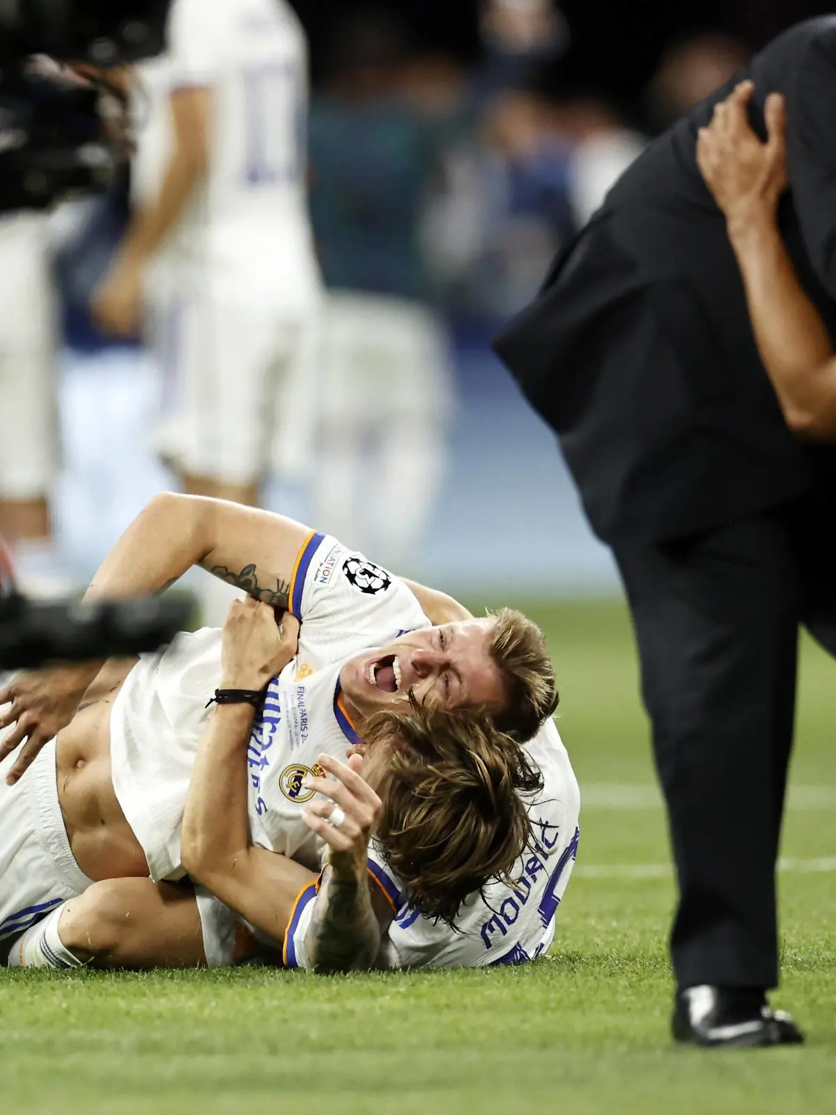 PARIS - lr Toni Kroos of Real Madrid, Luka Modric of Real Madrid celebrate during the UEFA Champions League final match between Liverpool FC and Real Madrid at Stade de Franc on May 28, 2022 in Paris, France. ANP DUTCH HEIGHT MAURICE VAN STONE UEFA Champions League final 2021/2022 xVIxANPxSportx/xMauricexvanxSteenxIVx *** PARIS lr Toni Kroos of Real Madrid, Luka Modric of Real Madrid celebrate during the UEFA Champions League final match between Liverpool FC and Real Madrid at Stade de Franc on May 28, 2022 in Paris, France ANP DUTCH HEIGHT MAURICE VAN STONE UEFA Champions League final 2021 2022 xVIxANPxSportx xMauricexvanxSteenxIVx 449472455 originalFilename: 449472455.jpg 
