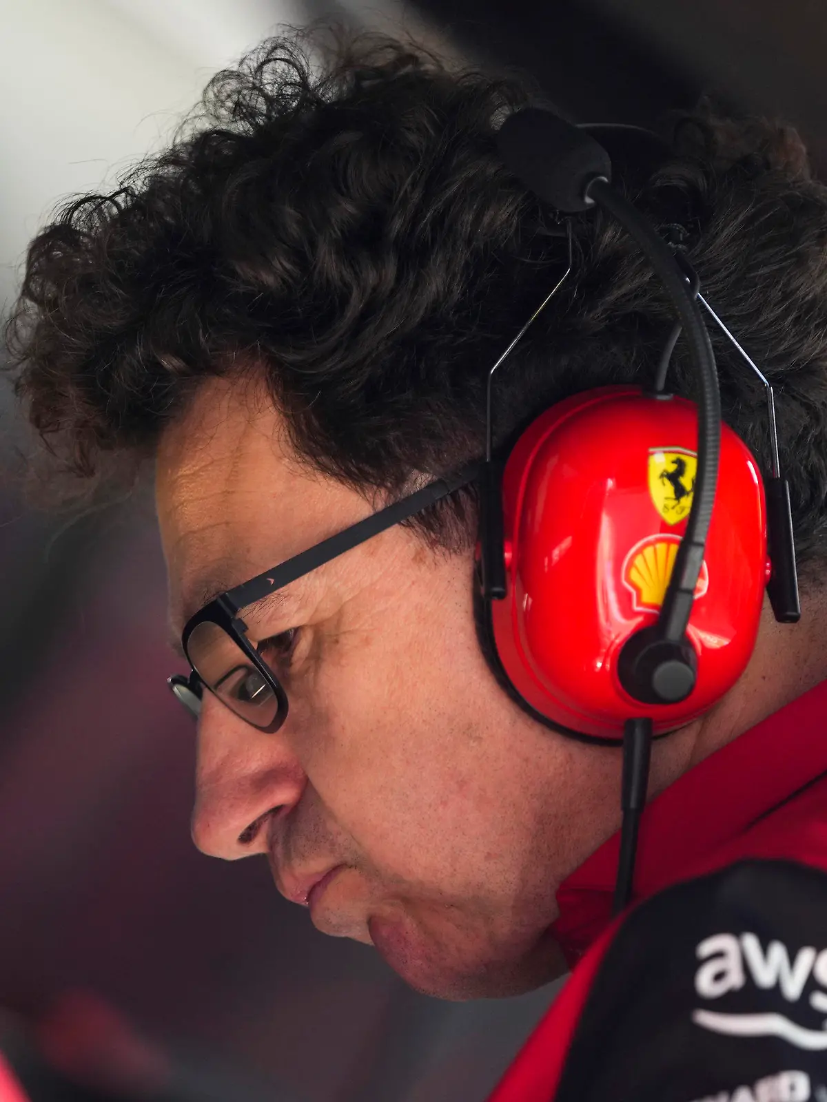 21.05.2022, Spanien, Montmelo: Motorsport: Formel-1-Weltmeisterschaft, Grand Prix von Spanien, Qualifying: Mattia Binotto, Teamchef von Ferrari, reagiert während des Qualifyings. Foto: Manu Fernandez/AP/dpa +++ dpa-Bildfunk +++