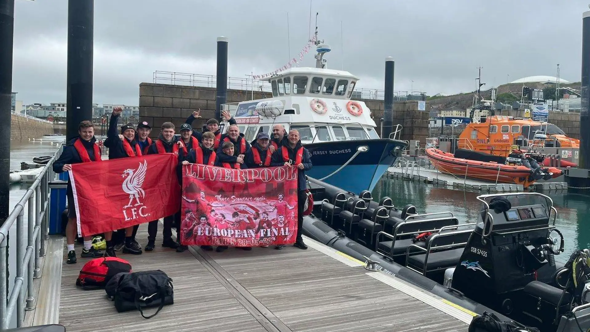 Diese Fans fuhren mit dem Schnellboot nach Frankreich.