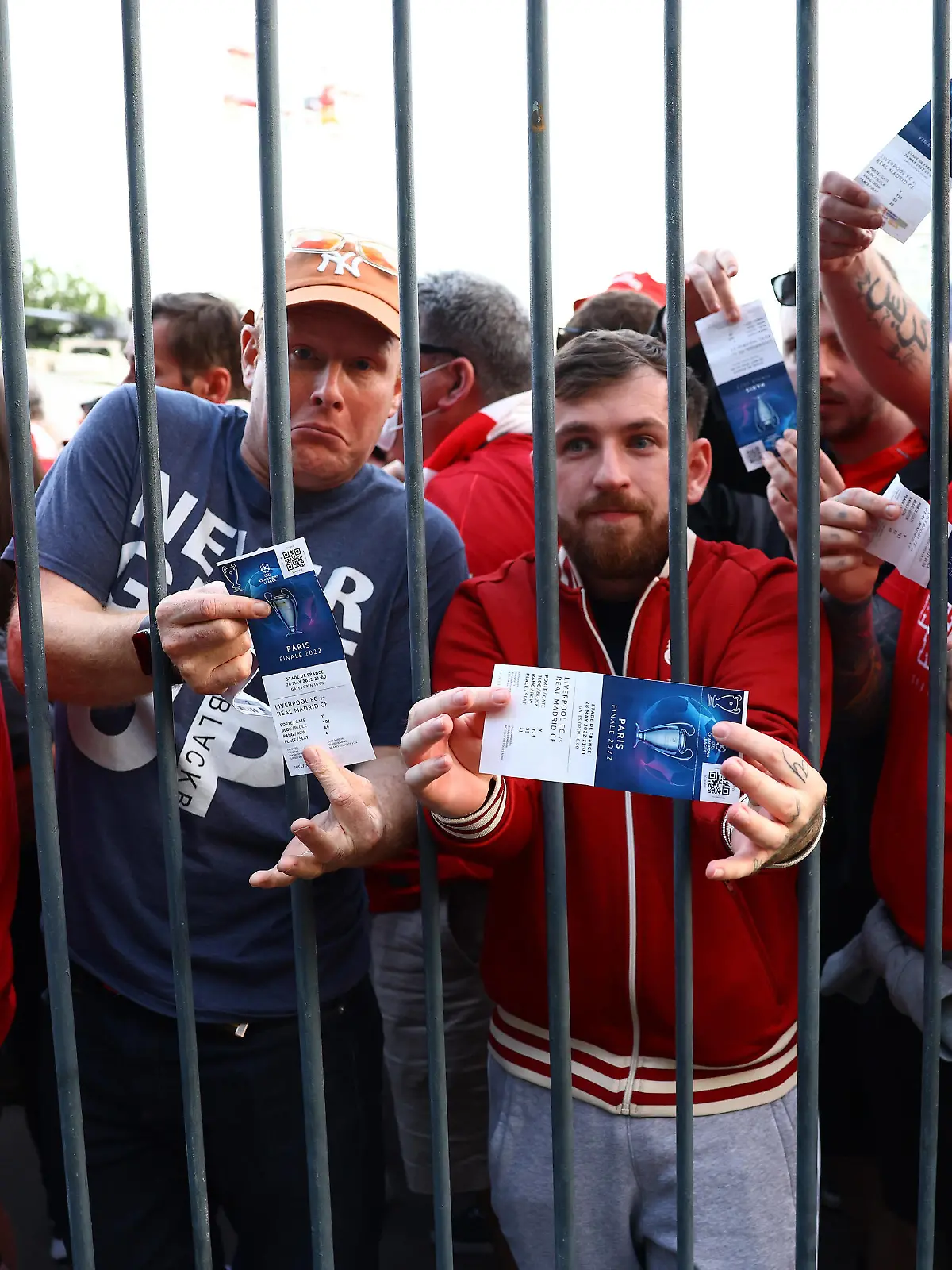 Paris, France, 28th May 2022. Liverpool fans hold tickets as they queue outside the stadium as they wait to get in, resulting in the kick off being delayed ahead of the UEFA Champions League match at Stade de France, Paris. Picture credit should read: David Klein / Sportimage PUBLICATIONxNOTxINxUK SPI-1716-0099 