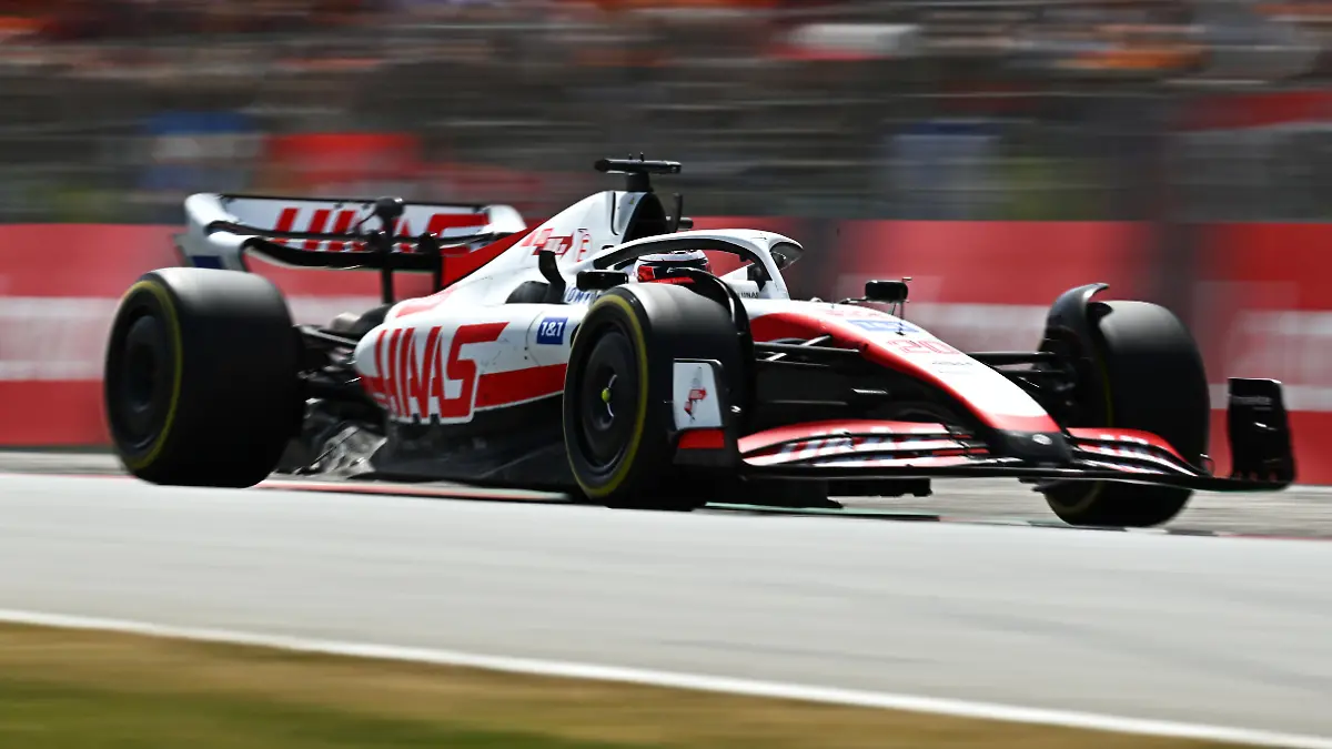 BARCELONA, SPAIN - MAY 22: Kevin Magnussen of Denmark driving the (20) Haas F1 VF-22 Ferrari on track during the F1 Grand Prix of Spain at Circuit de Barcelona-Catalunya on May 22, 2022 in Barcelona, Spain. (Photo by Clive Mason/Getty Images)