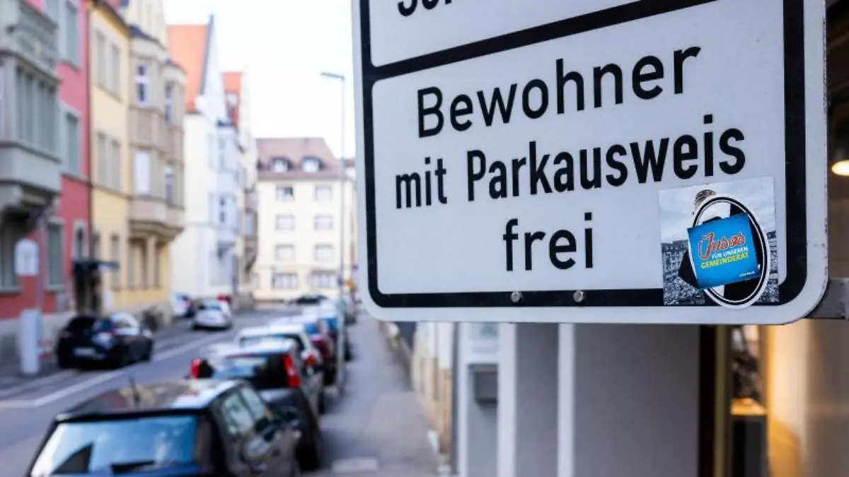 Ein Schild weist auf das Anwohnerparken hin