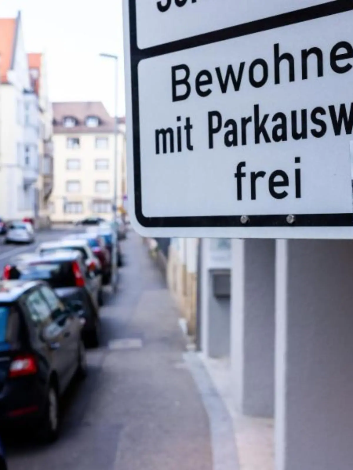 Ein Schild weist auf das Anwohnerparken hin