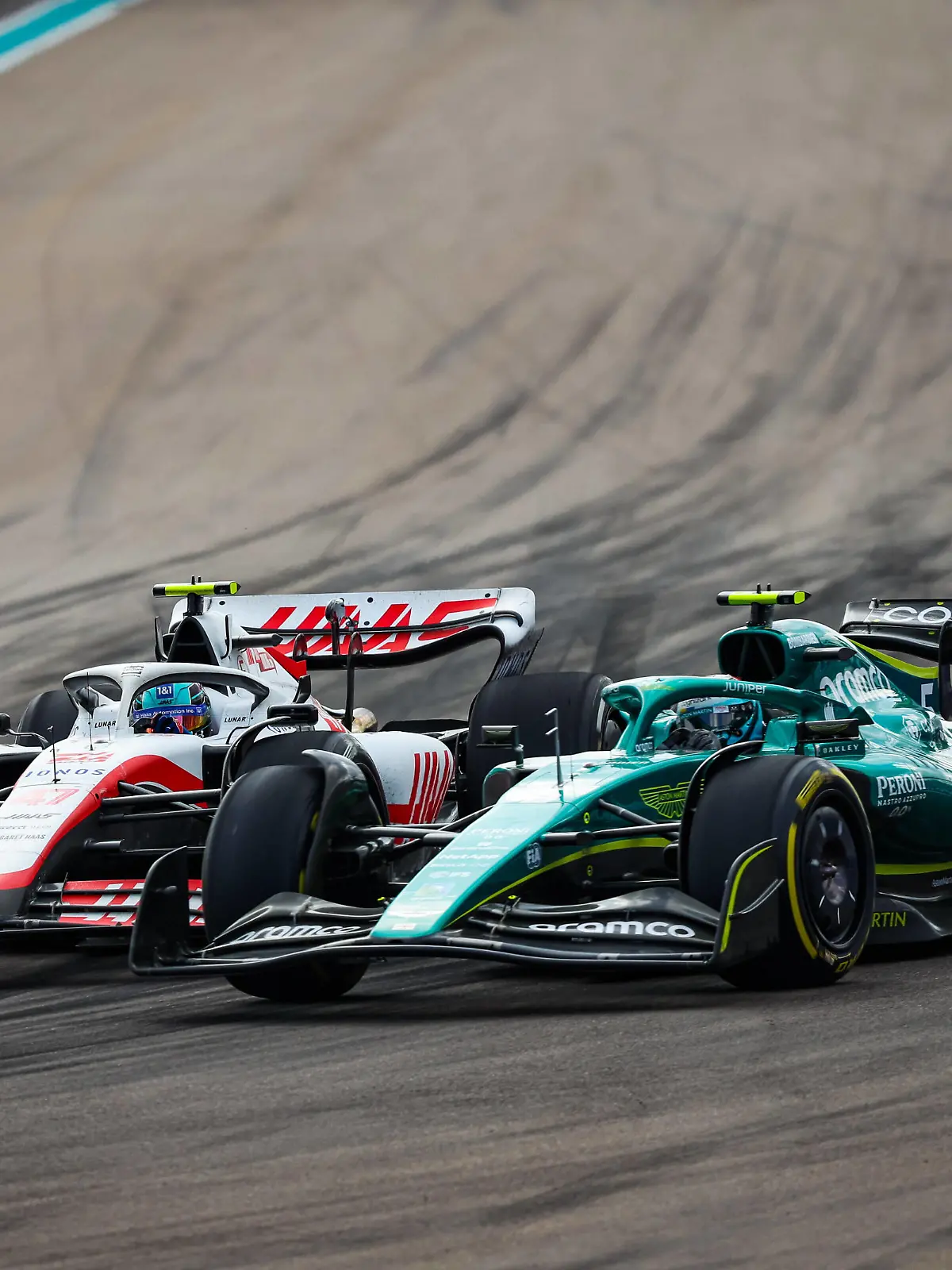  47 SCHUMACHER Mick ger, Haas F1 Team VF-22 Ferrari, 05 VETTEL Sebastian ger, Aston Martin F1 Team AMR22, action crash, accident, during the Formula 1 Crypto.com Miami Grand Prix 2022, 5th round of the 2022 FIA Formula One World Championship, WM, Weltmeisterschaft on the Miami International Autodrome, from May 6 to 8, 2022 in Miami Gardens, Florida, United States of America - F1 - MIAMI GRAND PRIX 2022 - RACE DPPI/Panoramic PUBLICATIONxNOTxINxFRAxITAxBEL 20220508_GOOD1151