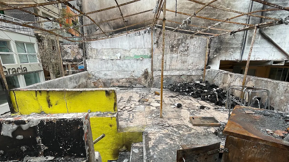 Thema: Feuer im Why not auf Mallorca,Crimespot.de/Bastian Schlüter, Grevenweg 22, 20357 Hamburg, Tel. 0049-172-408 79 97, info@crimespot.de, Haspa IBAN DE 96 200 505 50 1237 4784 23 - Veröffentlichung honorarpflichtig