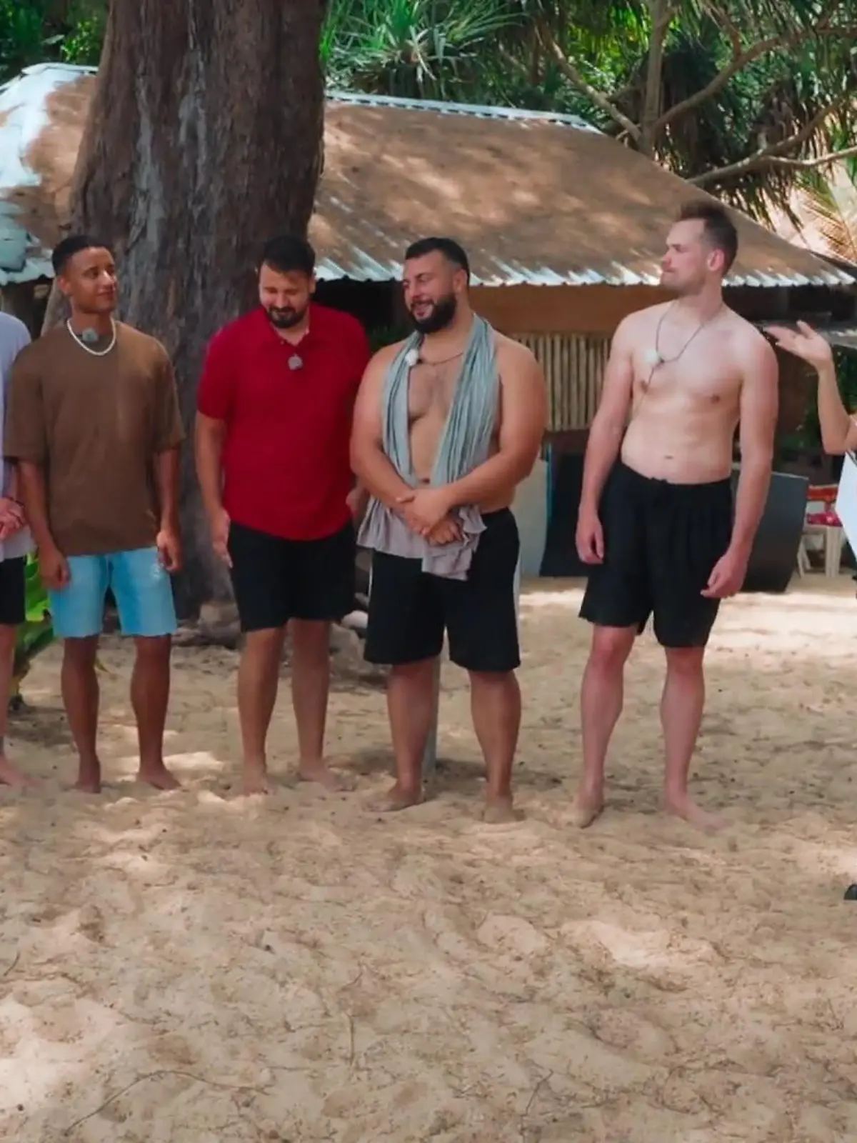 Wer darf die Bachelorette in einer Filmszene küssen?