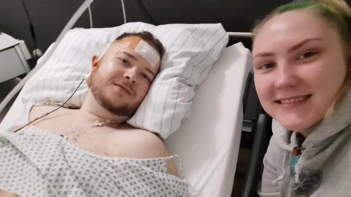 Patrick muss mehrere Hirn-OPs überstehen, Chemo- und Strahlentherapie, nimmt derzeit ein Medikament, das sich noch im Versuchsstadium befindet. Doch Aufgeben ist keine Option.