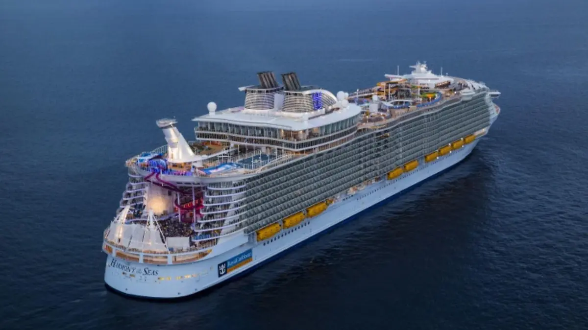 Die "Harmony of the Seas" von Royal Caribbean - das ehemals größte Kreuzfahrtschiff der Welt hat beim Manövrieren in Jamaika eine Pier weggerammt.