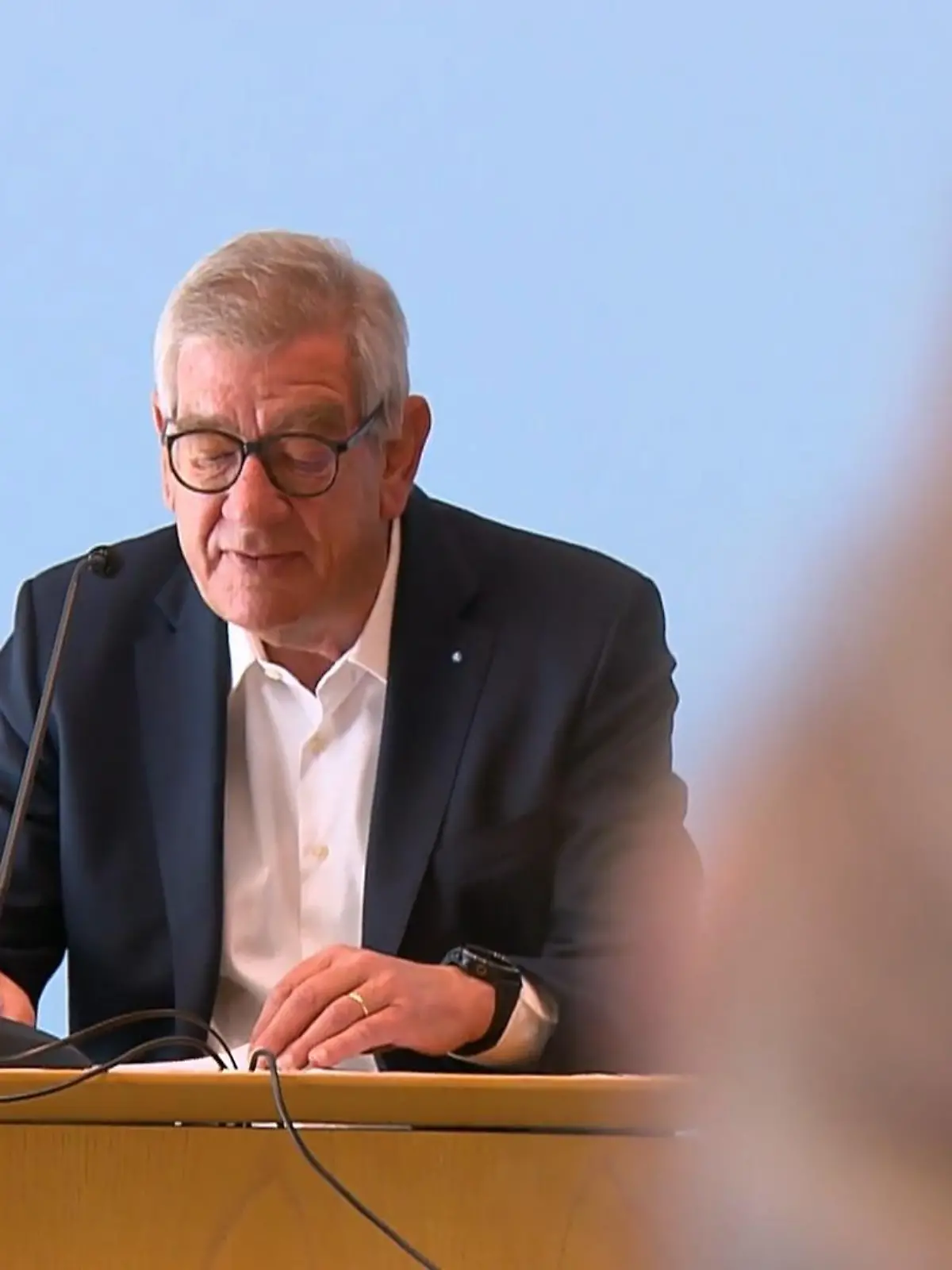 Bild zu: "Zu viel Papierkram für Unternehmen"