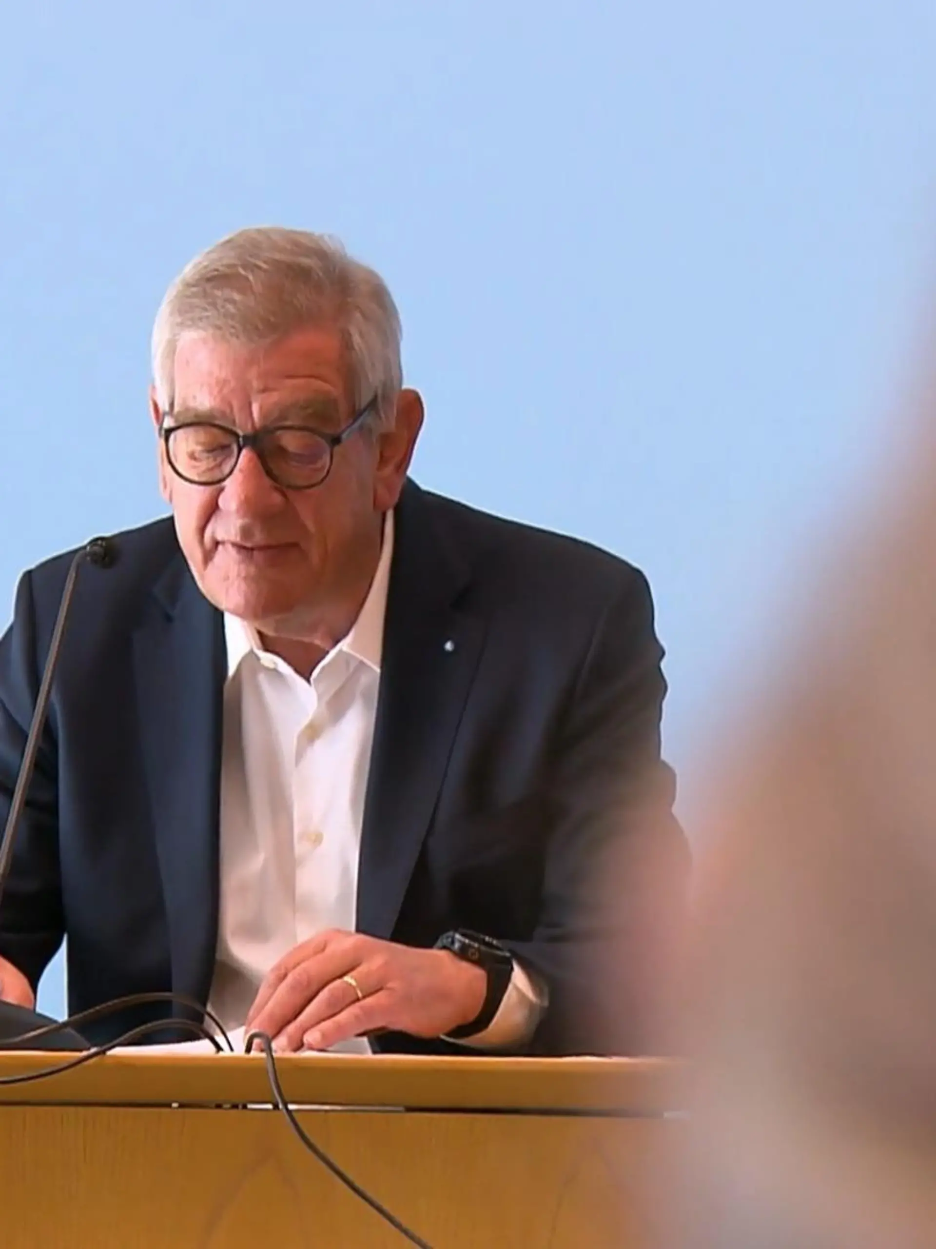 Bild zu: "Zu viel Papierkram für Unternehmen"
