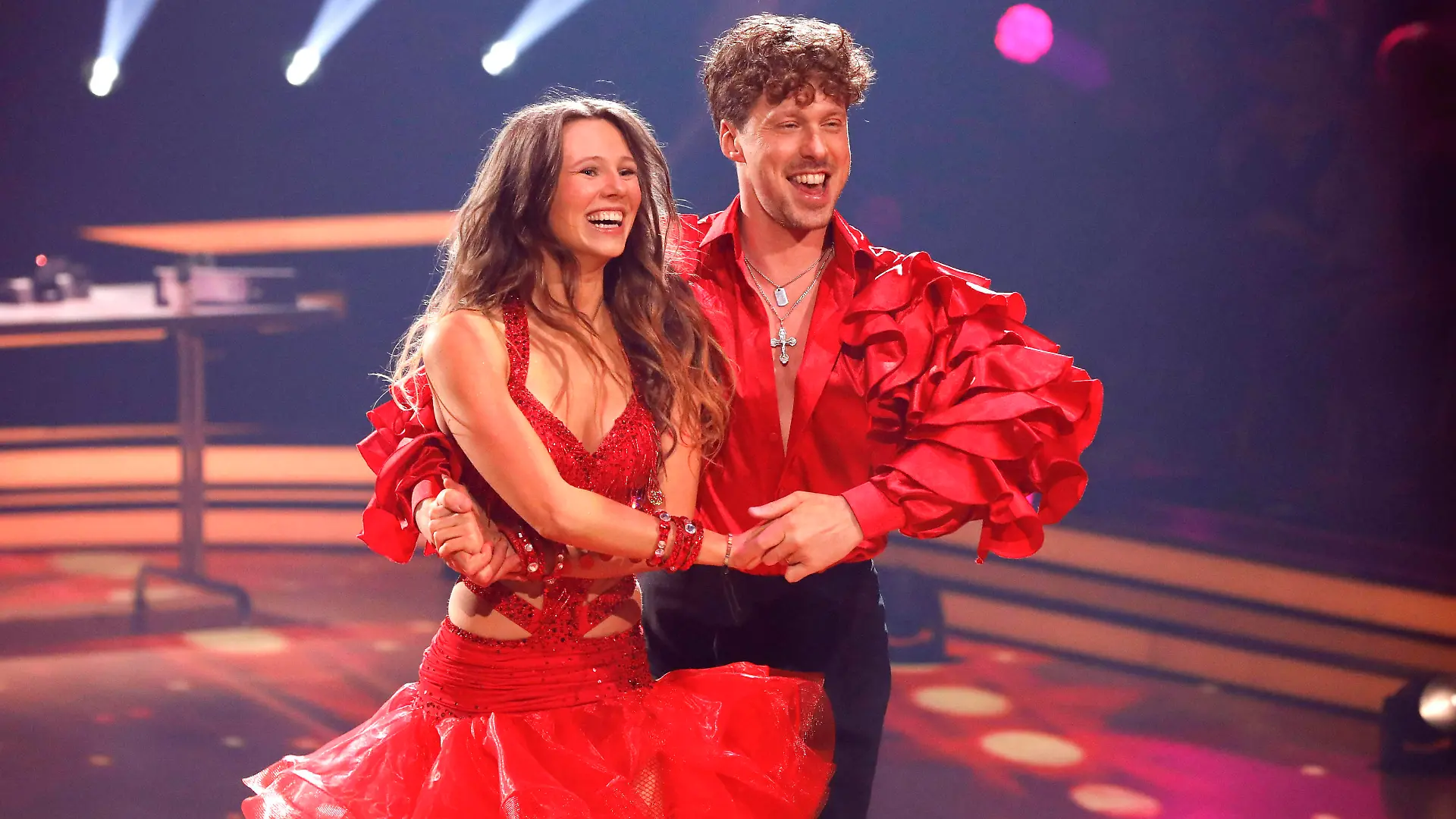 Ann-Kathrin Bendixen mit Valentin Lusin in der achten Live-Show der 17. Staffel der RTL-Tanzshow Let s Dance im MMC Coloneum. Köln, 26.04.2024 *** Ann Kathrin Bendixen with Valentin Lusin in the eighth live show of the 17th season of the RTL dance show Let s Dance at MMC Coloneum Cologne, 26 04 2024 Foto:xR.xSchmiegeltx/xFuturexImagex lets_dance2604_4428