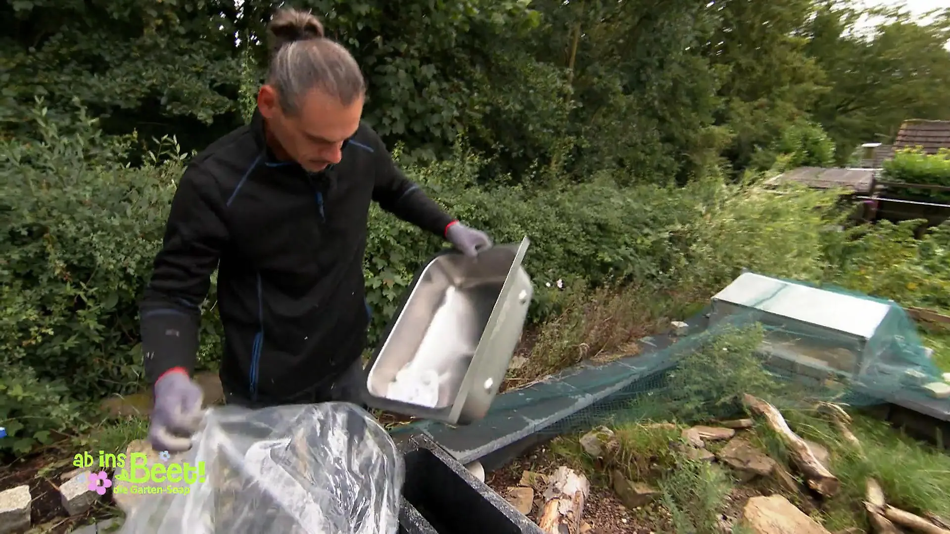 Für den Grill brauchen sie - ein Waschbecken?! Was wird das?