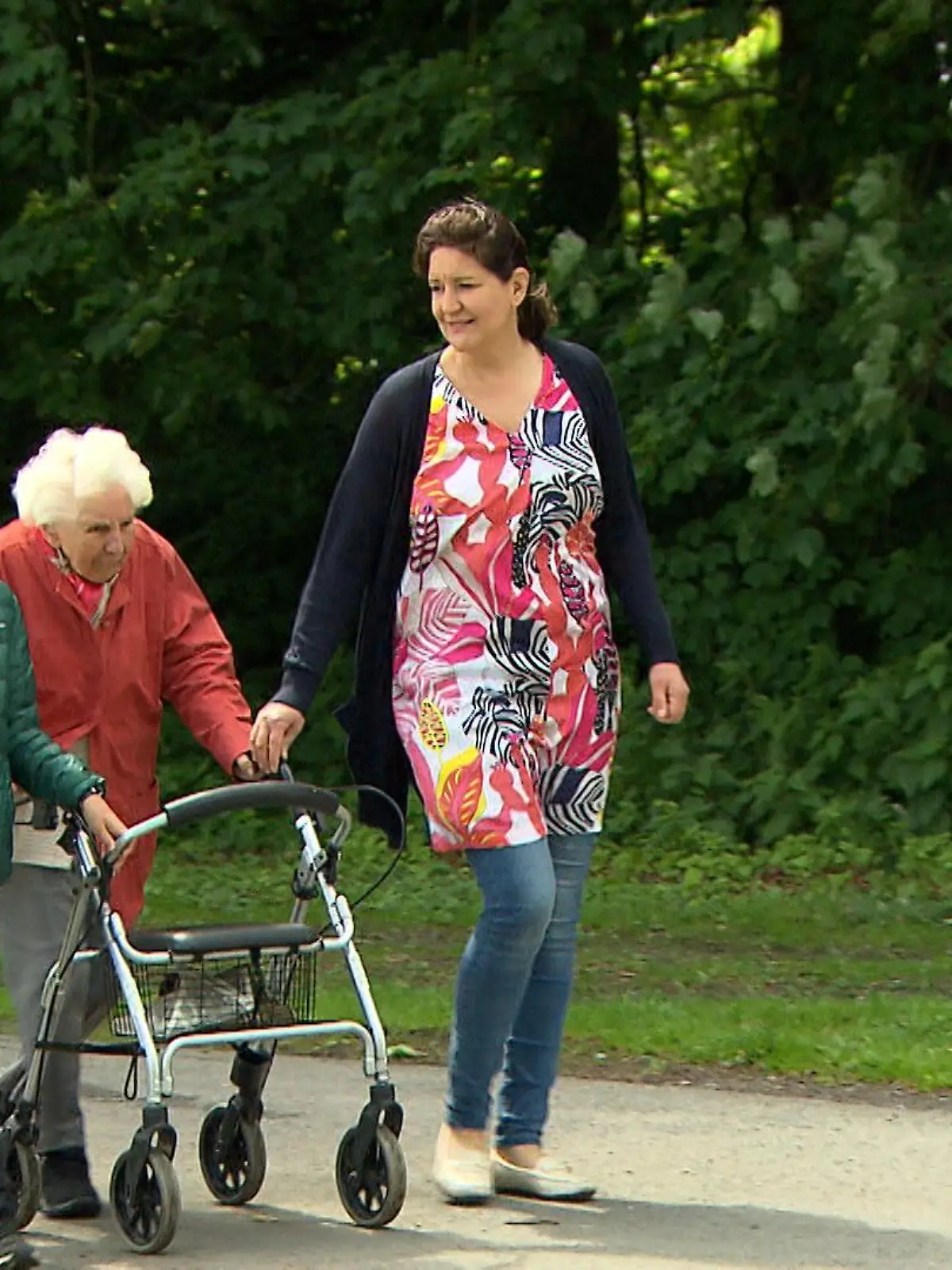 Bild zu: "98-Jährige macht Spendenlauf"