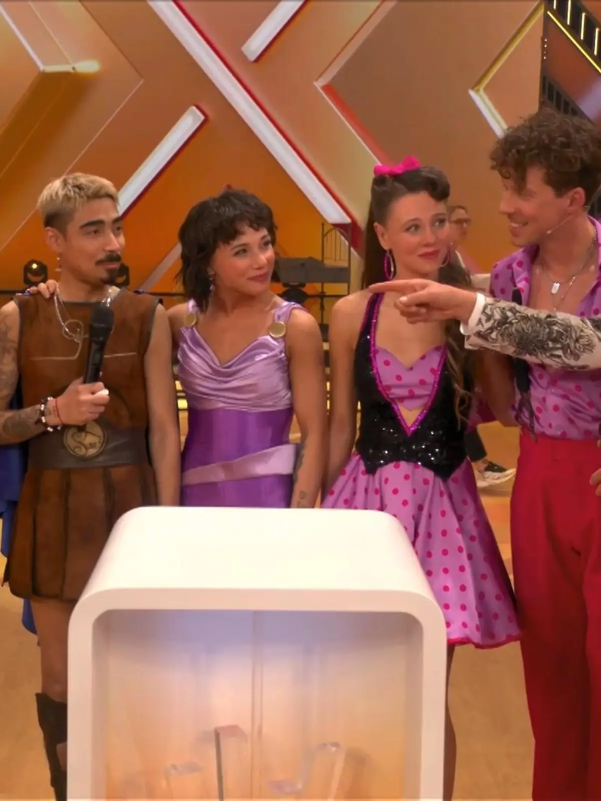 Frauke Ludowig, Tony Bauer, Anastasia Stan, Ann-Kathrin Bendixen, Valentin Lusin und Joachim Llambi