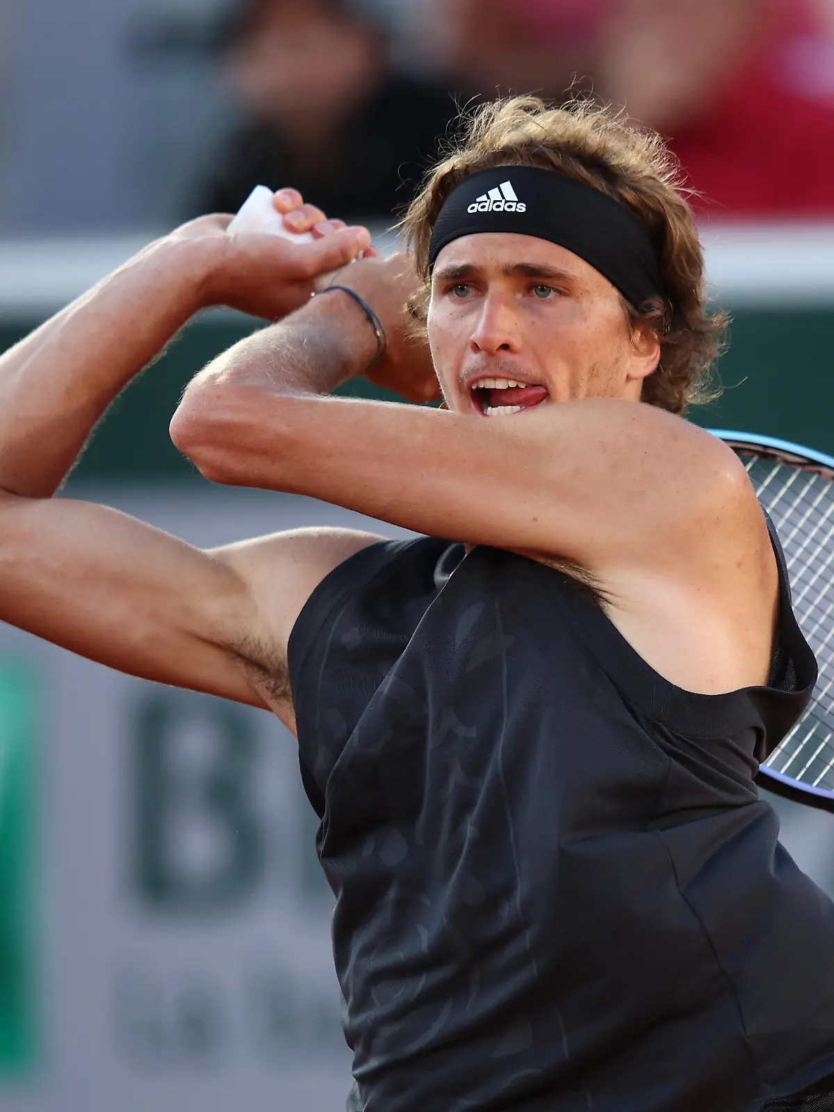 PARIS, FRANCE - MAY 27: Alexander Zverev of Germany plays a backhand against Brandon Nakashima of The United States during the Men's Singles Third Round match on Day 6 of The 2022 French Open at Roland Garros on May 27, 2022 in Paris, France. (Photo by Adam Pretty/Getty Images)