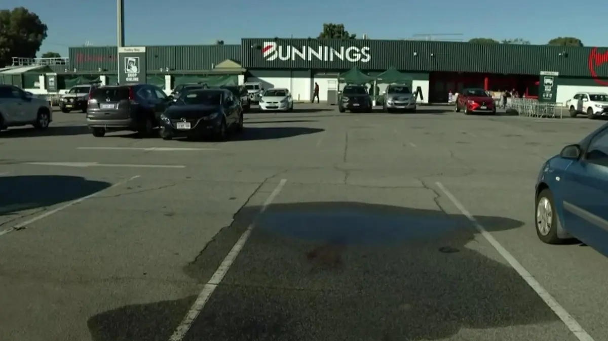 Ein Parkplatz mit einer Blutlache.
