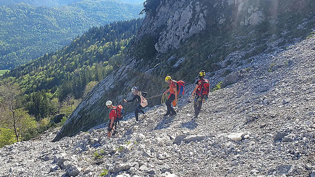 Die jungen Frauen waren auf Kurzurlaub am Hochstaufen unterwegs.