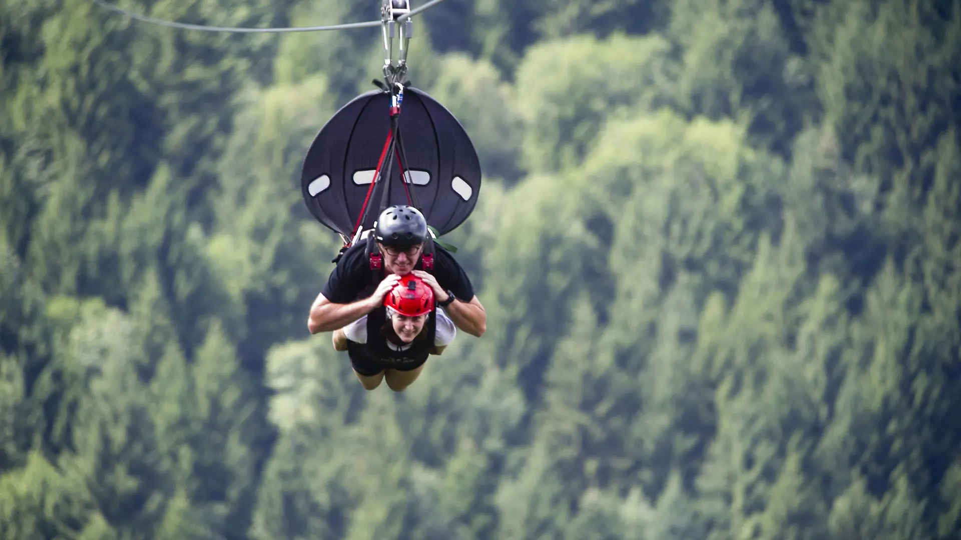 Italy - Lombardy - Valtellina - Albaredo for S. Marco - Volo d Angelo - Flight over the air rope from Albaredo for S. Marco to Bema on the other side of the valley forxanyxinformationxaboutxthisximagexpleasexcontactxredazioneagf-foto.it 1007_11_718EMV02877