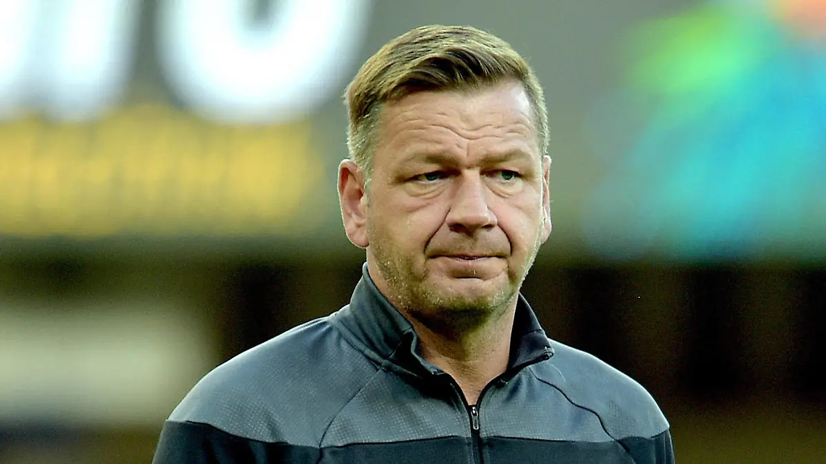 07-10-2022 / pmk / NF137364 Fussball/Herren 3.Liga Saison 2022/2023 Home Deluxe Arena / Paderborn Corona-Spieltag SC Verl - FC Viktoria Koeln Georg KOCH -Torwarttrainer- Viktoria Koeln *** 07 10 2022 pmk NF137364 football men 3 league season 2022 2023 home deluxe arena paderborn corona matchday SC Verl FC Viktoria Koeln Georg KOCH goalkeeper coach Viktoria Koeln