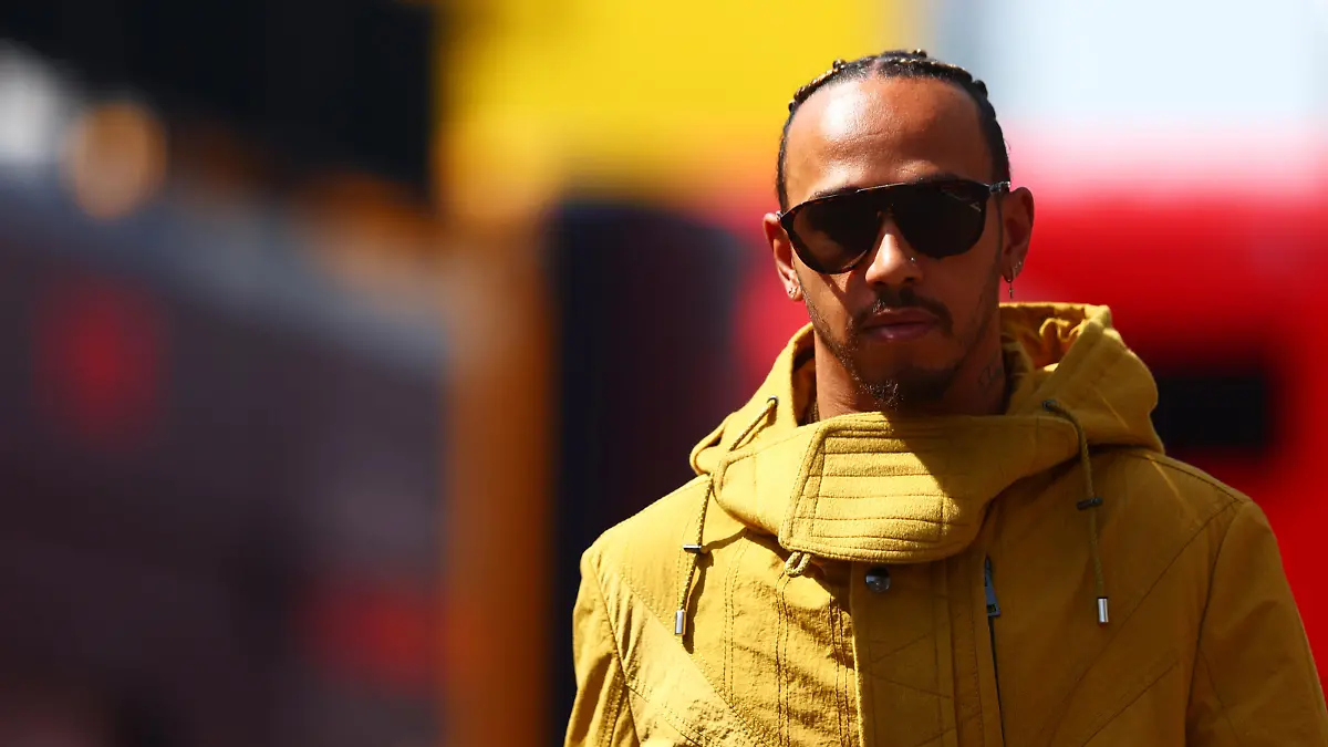 BARCELONA, SPAIN - MAY 20: Lewis Hamilton of Great Britain and Mercedes walks in the Paddock prior to practice ahead of the F1 Grand Prix of Spain at Circuit de Barcelona-Catalunya on May 20, 2022 in Barcelona, Spain. (Photo by Mark Thompson/Getty Images)