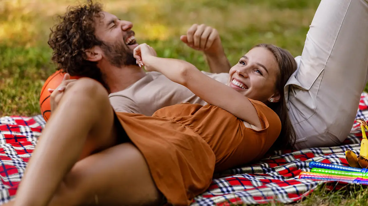 Engaged Couple is Relaxing in Summer Park and Enjoying in Exotic Fruit, Showing Lovely Emotions to Each Other.