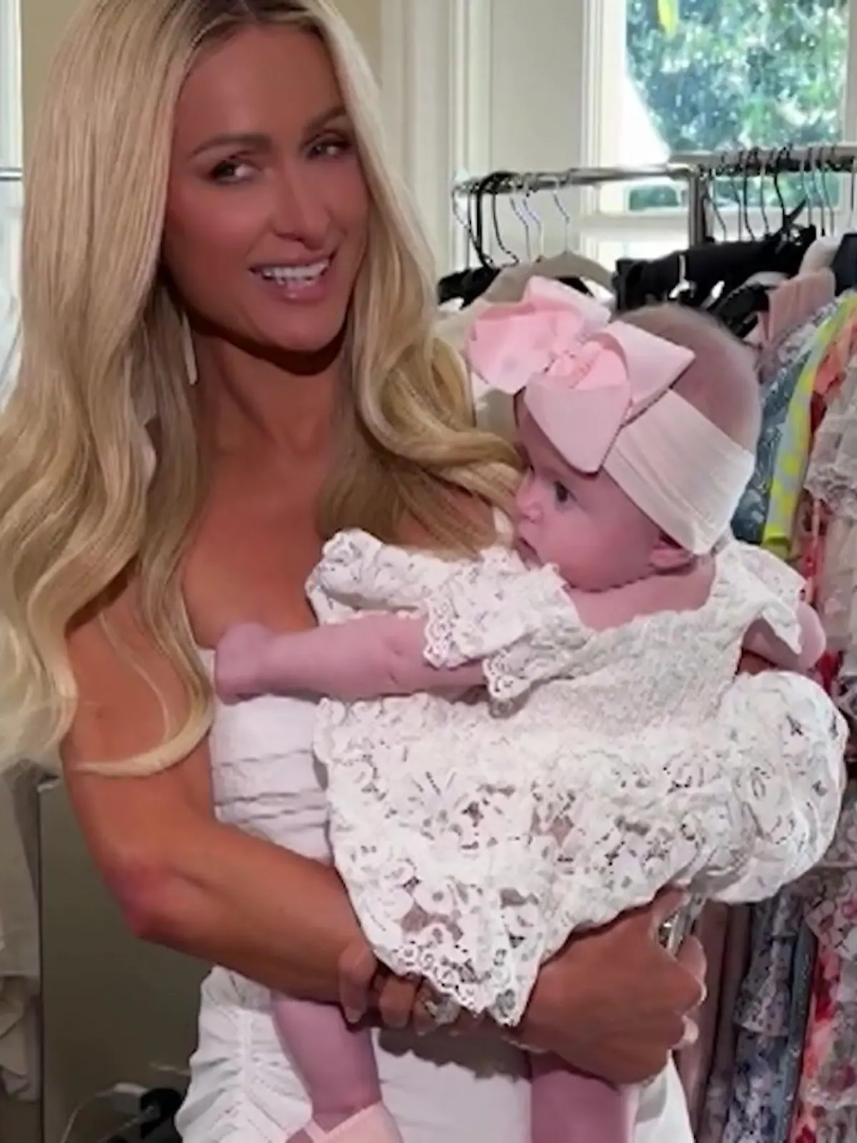 Bild zu: "Paris Hilton hat's mit dem Tanning eindeutig übertrieben!"