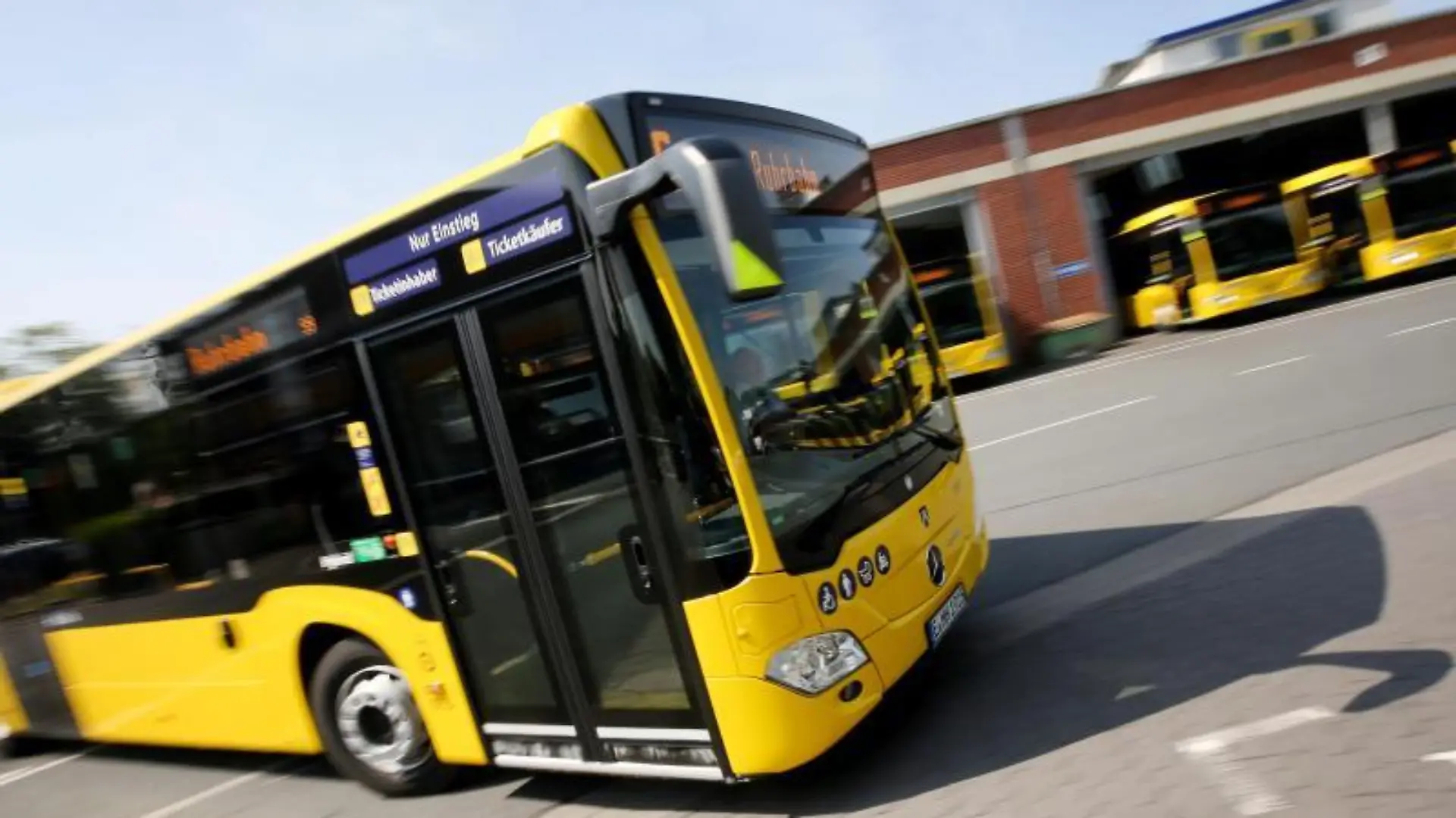 Neue Hybridbusse