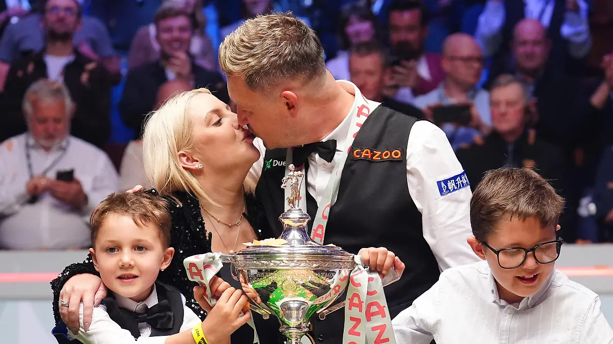 Cazoo World Snooker Championship 2024 - Day Seventeen - The Crucible. Kyren Wilson celebrates with wife Sofie and children Finley and Bailey after winning the final on day seventeen of the 2024 Cazoo World Snooker Championship at the Crucible Theatre, Sheffield. Picture date: Monday May 6, 2024. See PA story SNOOKER World. Photo credit should read: Mike Egerton/PA Wire. RESTRICTIONS: Use subject to restrictions. Editorial use only, no commercial use without prior consent from rights holder. URN:76091986