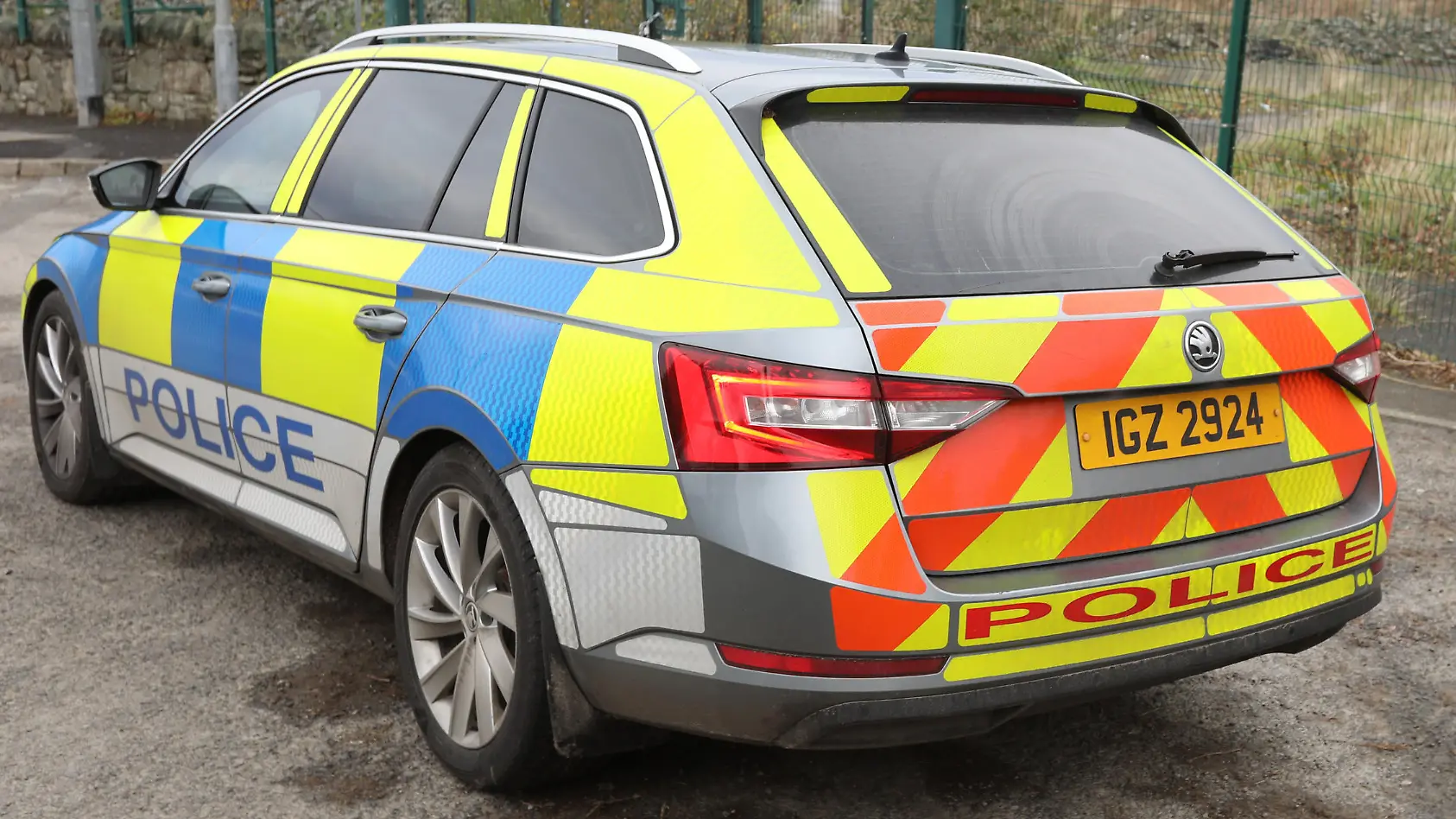 Horror-Tat: Mann an Zaun genagelt