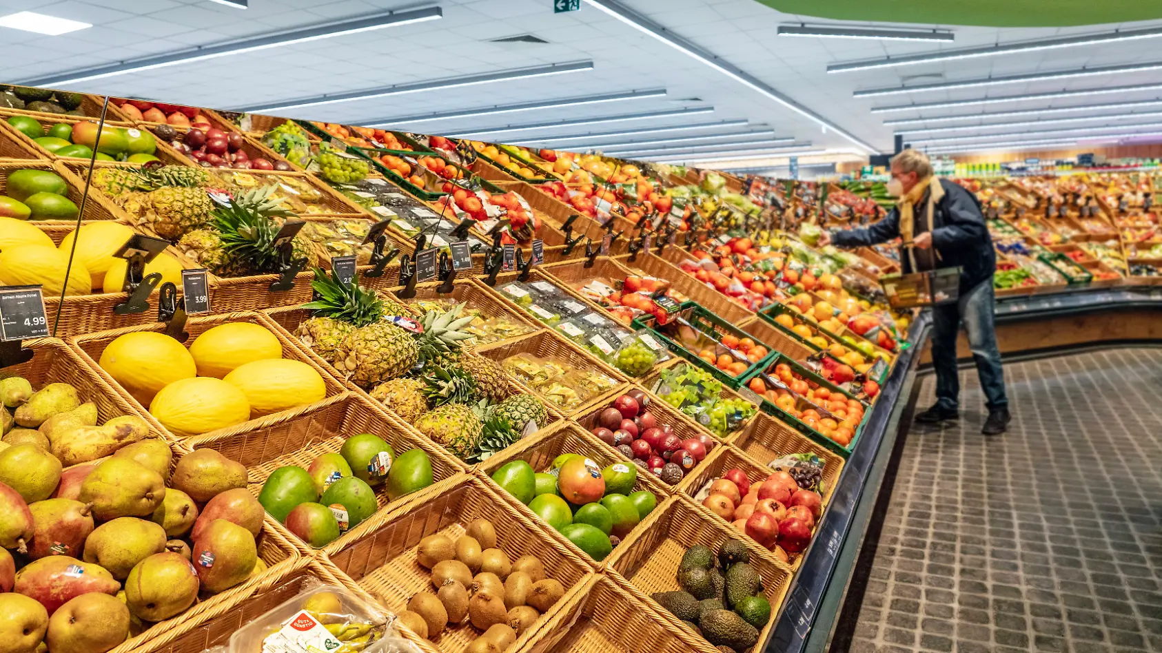 Verbotenes Insektengift! Rewe ruft Obst zurück