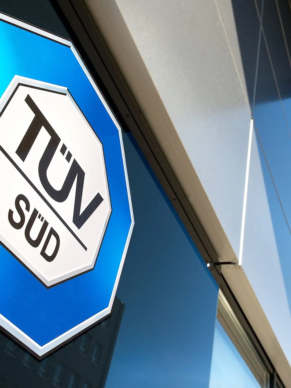 Das Logo der TÜV Süd AG.
