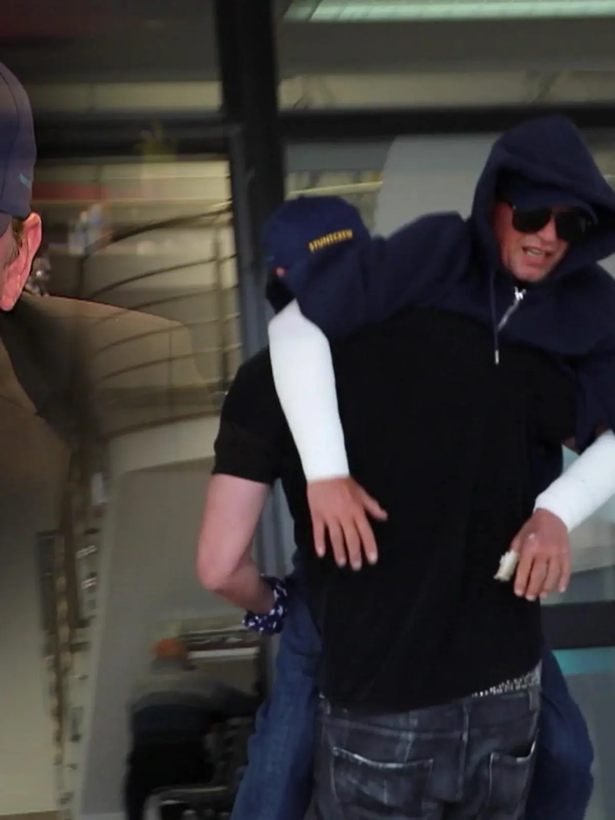 Bild zu: "War Til Schweigers Krankenhaus-Auftritt Fake?"