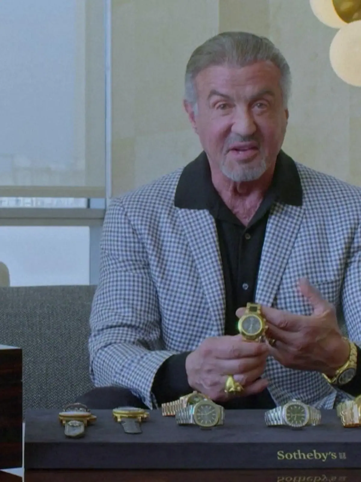 Bild zu: "Sylvester Stallone vertickt seine Uhren in New York"