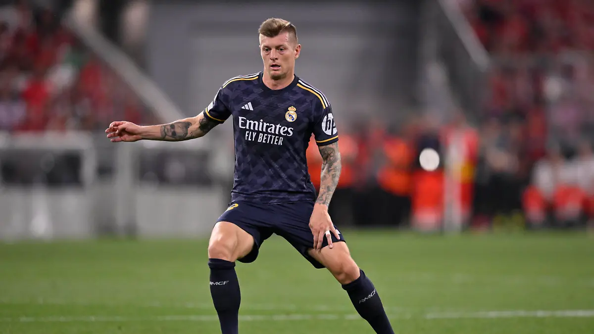 Toni Kroos Real Madrid 08 Aktion am Ball FC Bayern Muenchen FCB vs Real Madrid Halbfinale Hinspiel 30.04.2024 DFL REGULATIONS PROHIBIT ANY USE OF PHOTOGRAPHS AS IMAGE SEQUENCES AND/OR QUASI-VIDEO FC Bayern Muenchen FCB vs FC Arsenal *** Toni Kroos Real Madrid 08 Action on the ball FC Bayern Muenchen FCB vs Real Madrid Semifinal First leg 30 04 2024 DFL REGULATIONS PROHIBIT ANY USE OF PHOTOGRAPHS AS IMAGE SEQUENCES AND OR QUASI VIDEO FC Bayern Muenchen FCB vs FC Arsenal