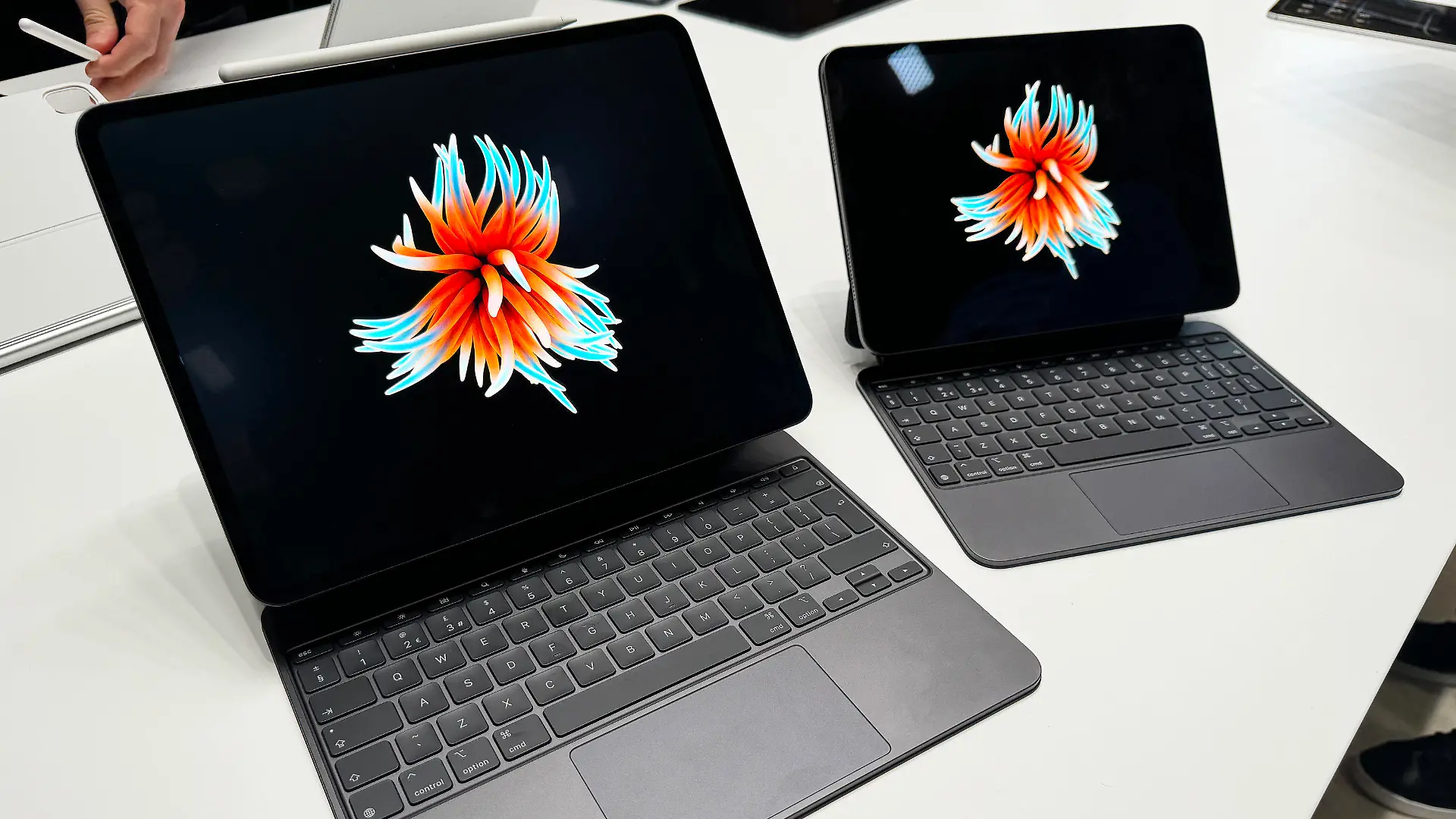 07.05.2024, Großbritannien, London: Die neuen iPad Pro-Modelle sind auf einem Event von Apple zu sehen. Das neue iPad Pro ist das erste Apple-Gerät mit dem M4-Chip. Die größere Version mit einem 13-Zoll-Display ist das bisher dünnste Apple-Gerät mit einer Dicke von 5,1 Millimetern. Foto: Christoph Dernbach/dpa +++ dpa-Bildfunk +++