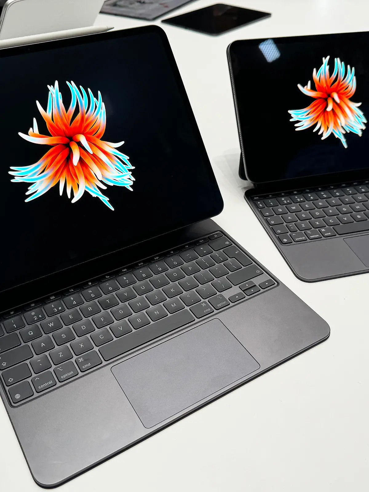 07.05.2024, Großbritannien, London: Die neuen iPad Pro-Modelle sind auf einem Event von Apple zu sehen. Das neue iPad Pro ist das erste Apple-Gerät mit dem M4-Chip. Die größere Version mit einem 13-Zoll-Display ist das bisher dünnste Apple-Gerät mit einer Dicke von 5,1 Millimetern. Foto: Christoph Dernbach/dpa +++ dpa-Bildfunk +++
