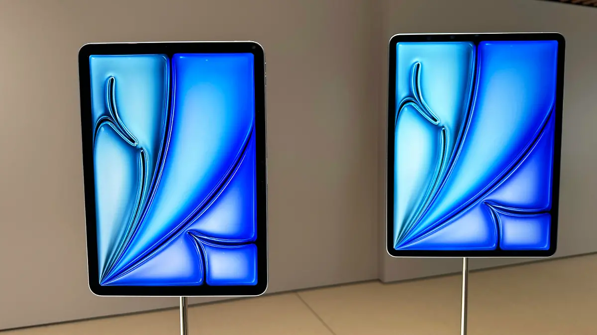 07.05.2024, Großbritannien, London: Die neuen iPad Pro-Modelle sind auf einem Event von Apple zu sehen. Das neue iPad Pro ist das erste Apple-Gerät mit dem M4-Chip. Die größere Version mit einem 13-Zoll-Display ist das bisher dünnste Apple-Gerät mit einer Dicke von 5,1 Millimetern. Foto: Christoph Dernbach/dpa +++ dpa-Bildfunk +++