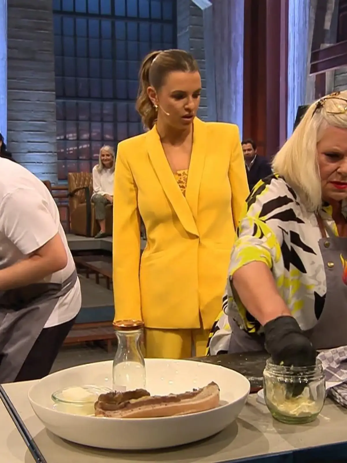 Bild zu: "Bei Mama Knossalla beißt Laura Wontorra auf Granit"