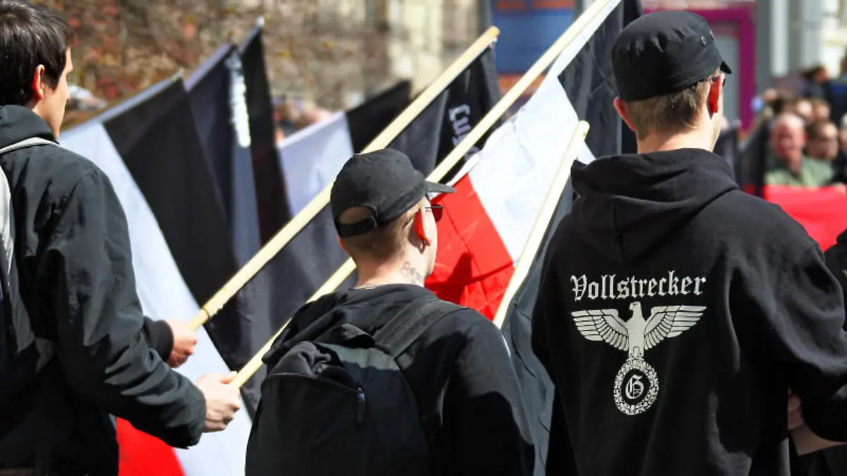 neonazis-t4071