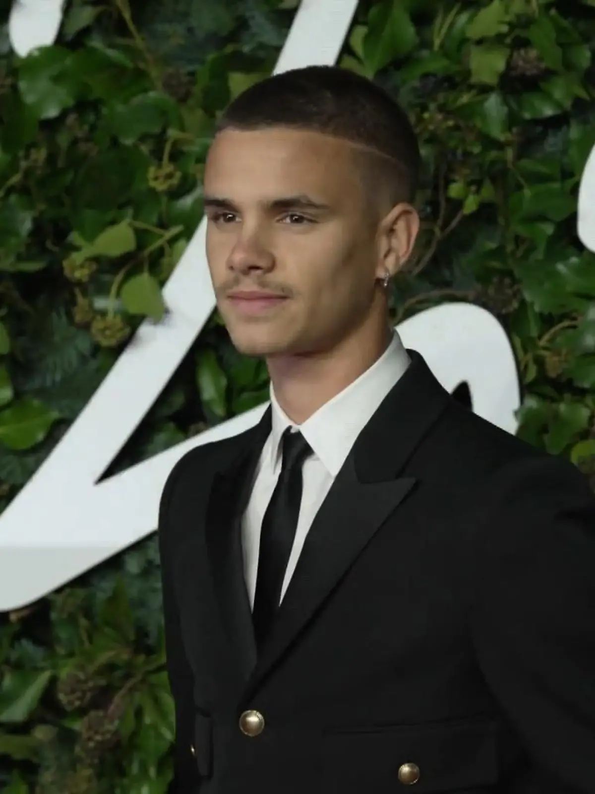 Bild zu: "Will Bruder Romeo Beckham jetzt auch heiraten?"