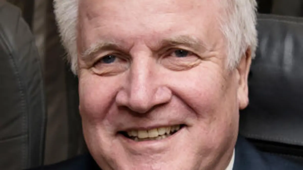 horst-seehofer-t4156