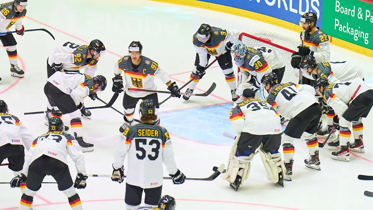 Philipp GRUBAUER Goalie Nr.30 of Germany in the match GERMANY - CZECH REPUBLIC IIHF Ice hockey, Eishockey World Championship, WM, Weltmeisterschaft Quarter final in Helsinki, Finland, May 26, 2022, Season 2021/2022