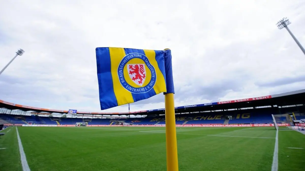 eintracht-braunschweig-t9288