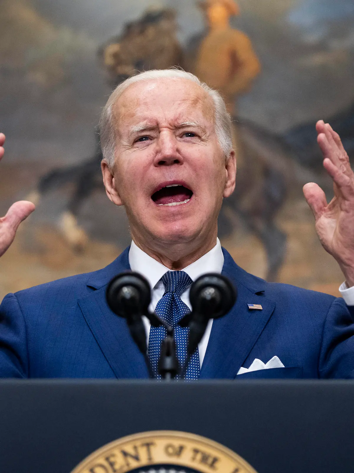  US President Joe Biden speaks to the nation about the mass shooting in Uvalde, Texas in the Roosevelt Room in Washington, DC, USA , 24 May 2022. PUBLICATIONxNOTxINxUSA Copyright: xJimxLoScalzox/xPoolxviaxCNPx/MediaPunchx
