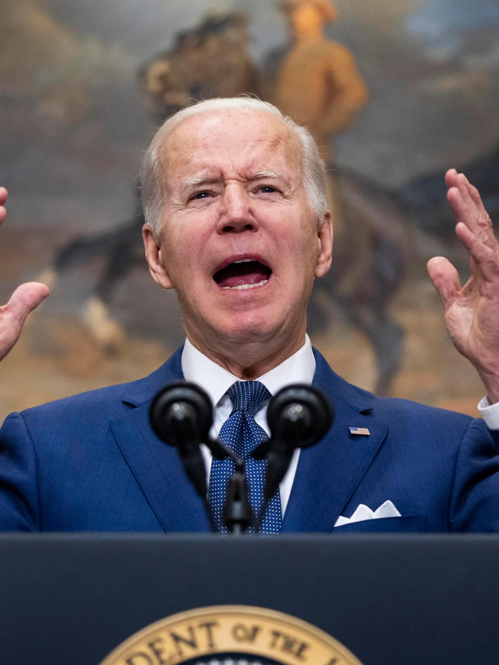  US President Joe Biden speaks to the nation about the mass shooting in Uvalde, Texas in the Roosevelt Room in Washington, DC, USA , 24 May 2022. PUBLICATIONxNOTxINxUSA Copyright: xJimxLoScalzox/xPoolxviaxCNPx/MediaPunchx
