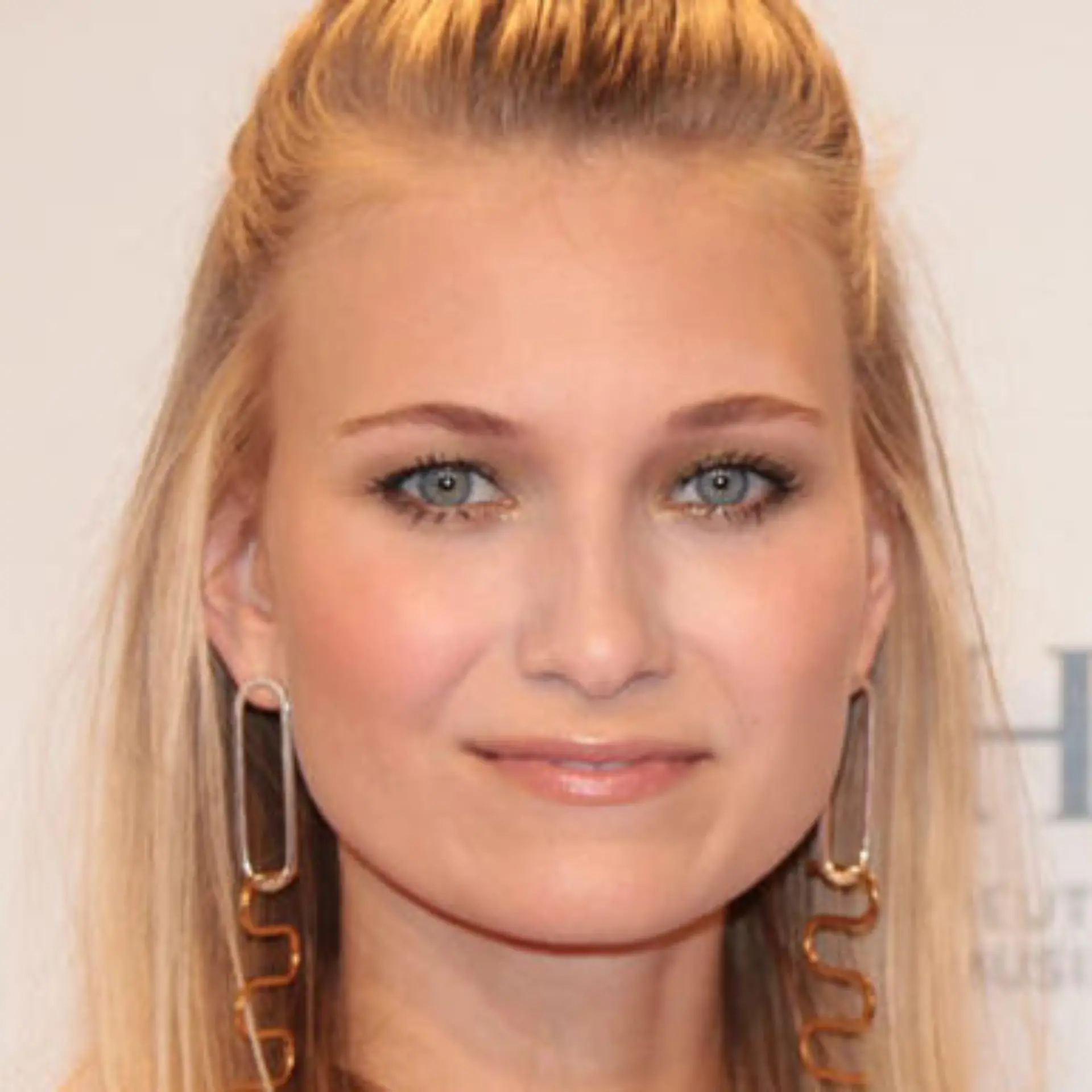 carolin-niemczyk-t10735 carolin-niemczyk-t10735