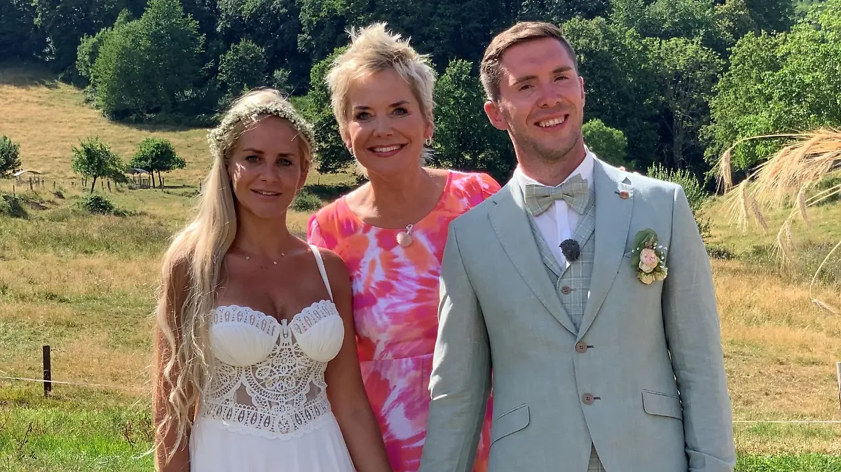 Vanessa und Bauer Nils haben geheiratet - auch Inka Bause war bei der Trauung im Odenwald dabei
