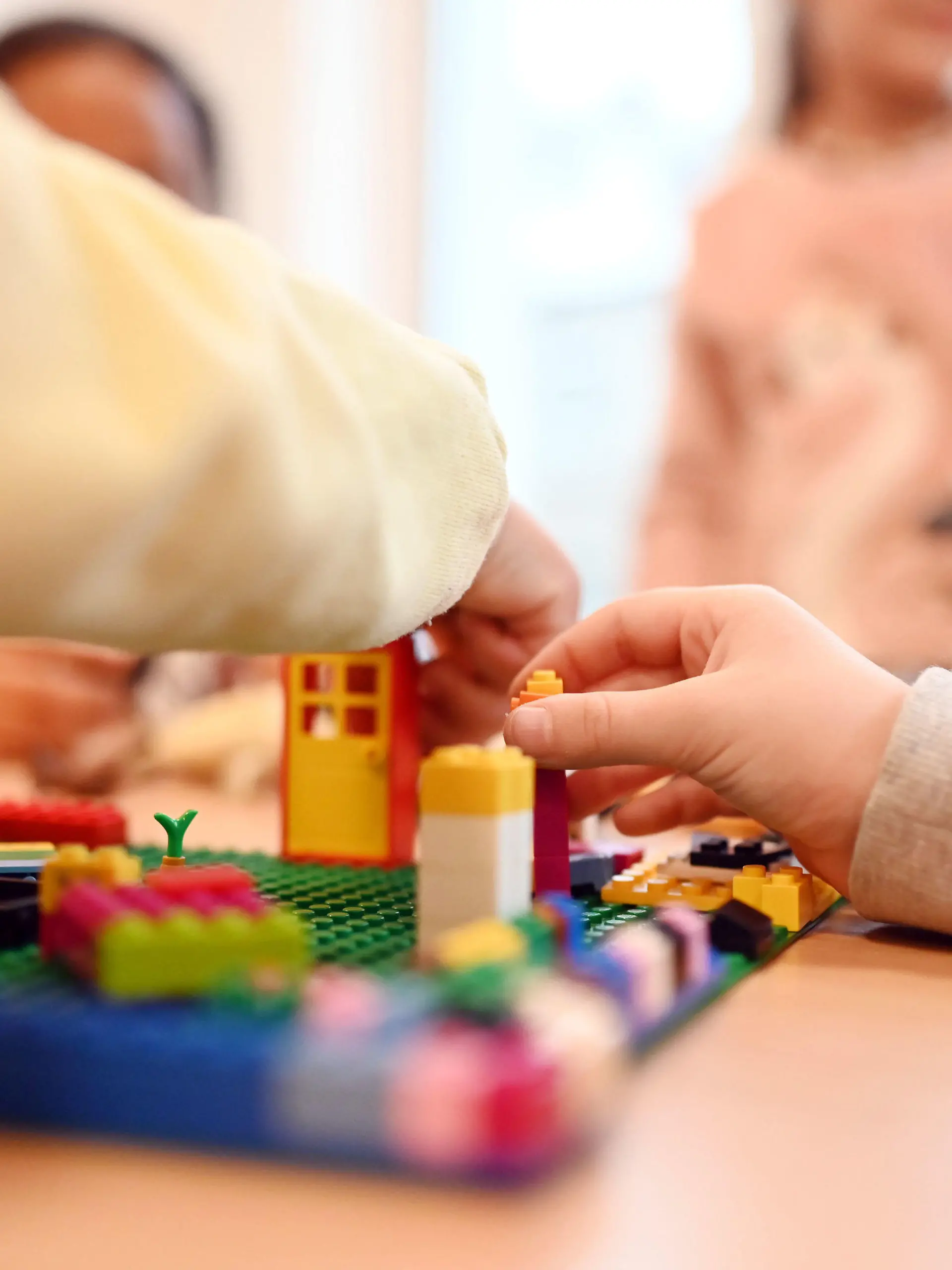 PRODUKTION - 02.12.2022, Baden-Württemberg, Pforzheim: In der multireligiösen Kita Irenicus spielen Kinder. (zu dpa-KORR Unter anderem Weihnachten: Adventszeit in multireligiöser Kita) (zu dpa "Unter anderem Weihnachten: Adventszeit in multireligiöser Kita") Foto: Uli Deck/dpa +++ dpa-Bildfunk +++