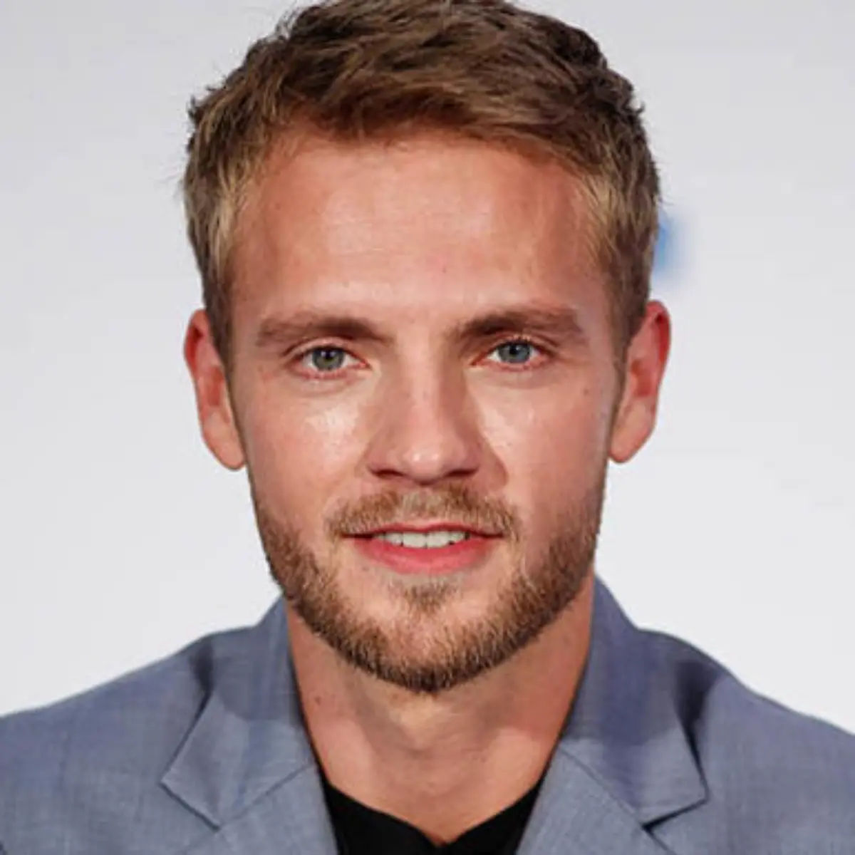 niklas-osterloh-t12495
