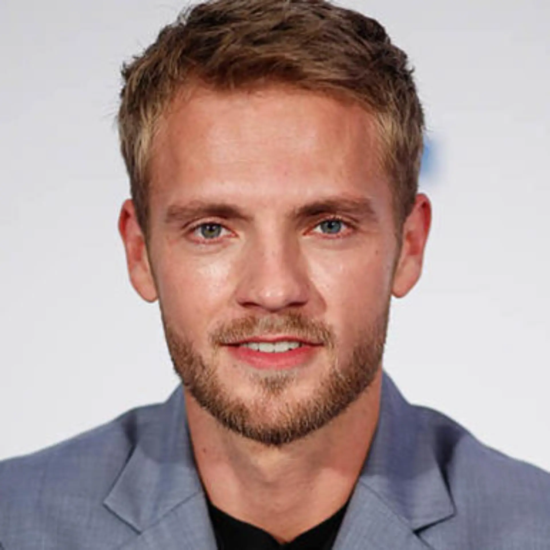 niklas-osterloh-t12495